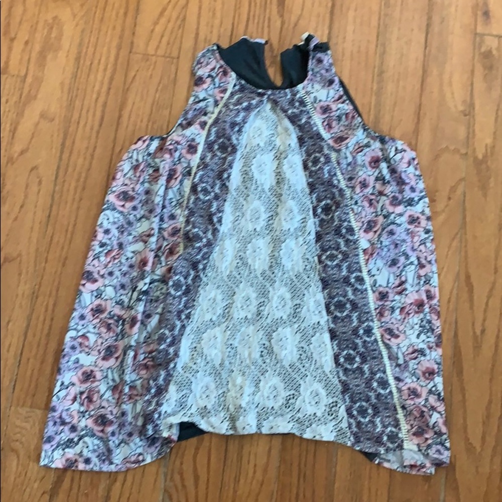 Sleeveless shirt